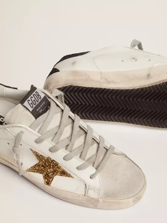 Super-Star pentru femei din piele nappa cu stea aurie strălucitoare și călcâi negru strălucitor Super-Star pentru femei din piele nappa cu stea aurie strălucitoare și călcâi negru strălucitor