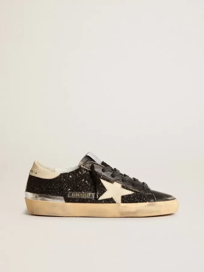 Super-Star pentru femei, în negru strălucitor și nappa, cu stea și călcâi din piele crem Super-Star pentru femei, în negru strălucitor și nappa, cu stea și călcâi din piele crem