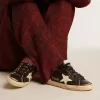 Super-Star pentru femei, în negru strălucitor și nappa, cu stea și călcâi din piele crem Super-Star pentru femei, în negru strălucitor și nappa, cu stea și călcâi din piele crem