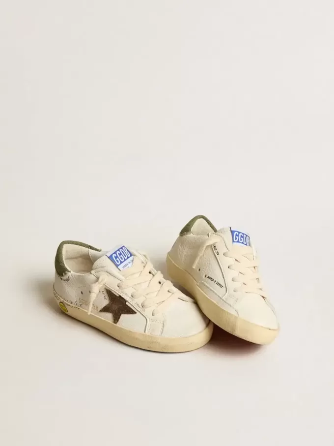 Super-Star Young din piele nappa cu stea din piele de căprioară și talpă verde Super-Star Young din piele nappa cu stea din piele de căprioară și talpă verde