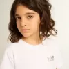Tricou alb cu logo argintiu contrastant pe față Tricou alb cu logo argintiu contrastant pe față