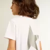 Tricou alb cu logo argintiu contrastant pe față Tricou alb cu logo argintiu contrastant pe față