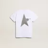 Tricou alb cu logo argintiu contrastant pe față Tricou alb cu logo argintiu contrastant pe față