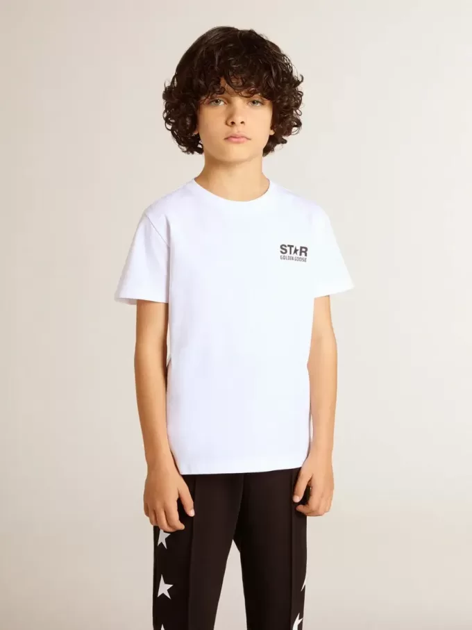 Tricou alb cu logo și stea negre contrastante Tricou alb cu logo și stea negre contrastante