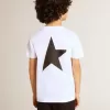 Tricou alb cu logo și stea negre contrastante Tricou alb cu logo și stea negre contrastante