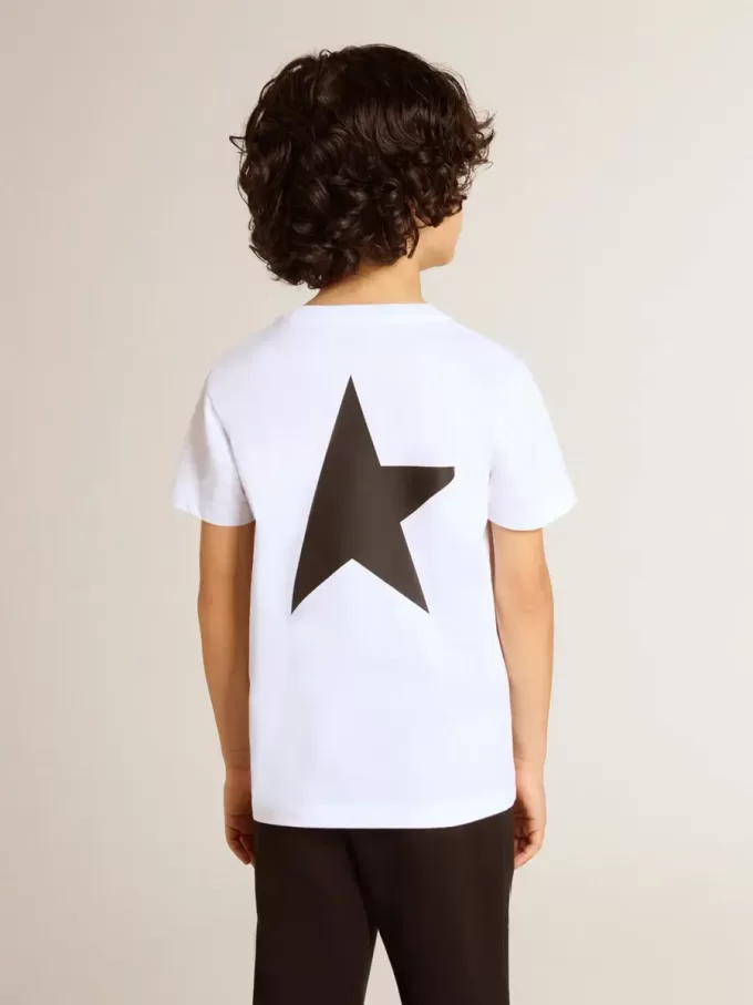 Tricou alb cu logo și stea negre contrastante Tricou alb cu logo și stea negre contrastante