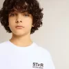 Tricou alb cu logo și stea negre contrastante Tricou alb cu logo și stea negre contrastante
