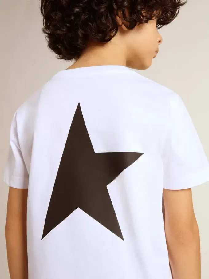 Tricou alb cu logo și stea negre contrastante Tricou alb cu logo și stea negre contrastante