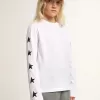 Tricou alb cu mâneci lungi și stele negre contrastante Tricou alb cu mâneci lungi și stele negre contrastante