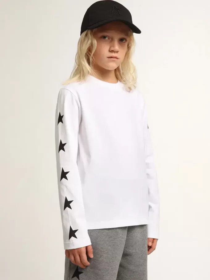 Tricou alb cu mâneci lungi și stele negre contrastante Tricou alb cu mâneci lungi și stele negre contrastante