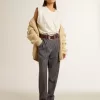 Tricou alb fără mâneci, îmbătrânit, împodobit cu cristale Tricou alb fără mâneci, îmbătrânit, împodobit cu cristale