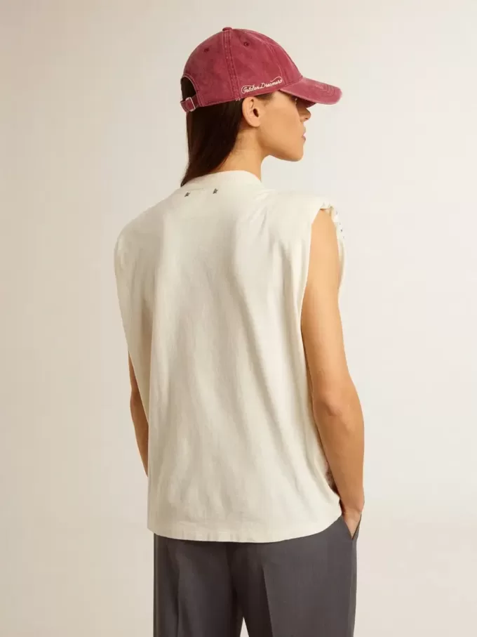 Tricou alb fără mâneci, îmbătrânit, împodobit cu cristale Tricou alb fără mâneci, îmbătrânit, împodobit cu cristale