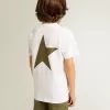 Tricou alb pentru băieți, cu logo și stea contrastante de culoare verde închis Tricou alb pentru băieți, cu logo și stea contrastante de culoare verde închis