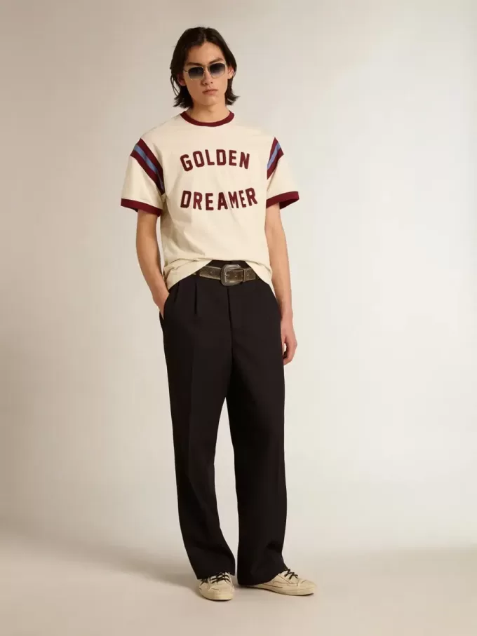 Tricou alb pentru bărbați, cu inscripție burgund pe față Tricou alb pentru bărbați, cu inscripție burgund pe față