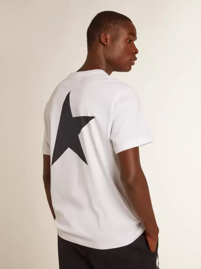 Tricou alb pentru bărbați cu stea albastră închisă pe spate Tricou alb pentru bărbați cu stea albastră închisă pe spate