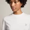 Tricou alb pentru femei, cu stea argintie strălucitoare pe partea din față Tricou alb pentru femei, cu stea argintie strălucitoare pe partea din față