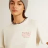 Tricou alb pentru femei din bumbac îmbătrânit, cu broderie manuală Tricou alb pentru femei din bumbac îmbătrânit, cu broderie manuală