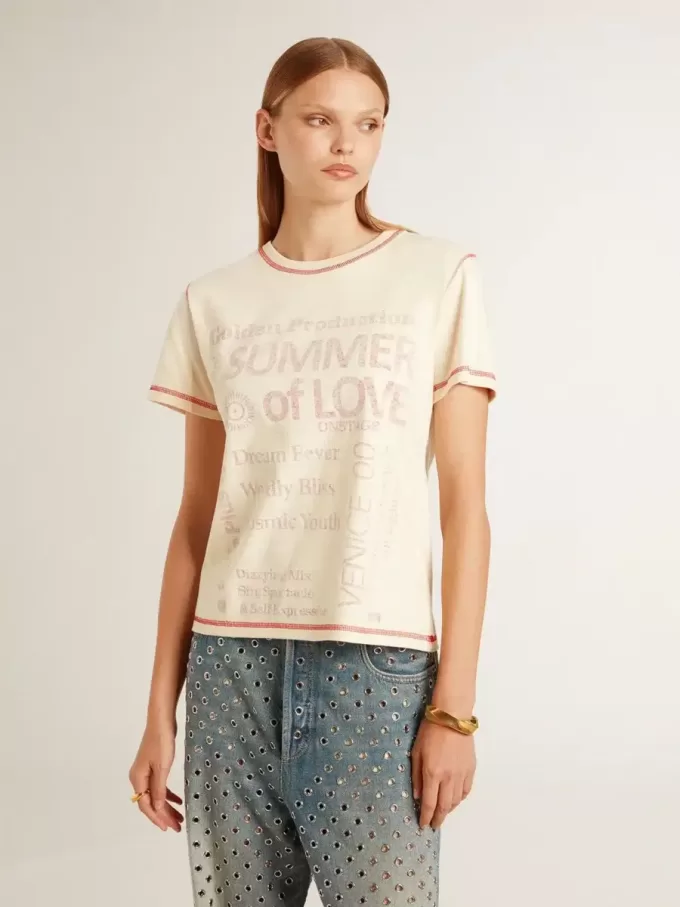 Tricou crem pentru femei cu accente roșii estompate Tricou crem pentru femei cu accente roșii estompate