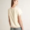 Tricou crem pentru femei cu accente roșii estompate Tricou crem pentru femei cu accente roșii estompate