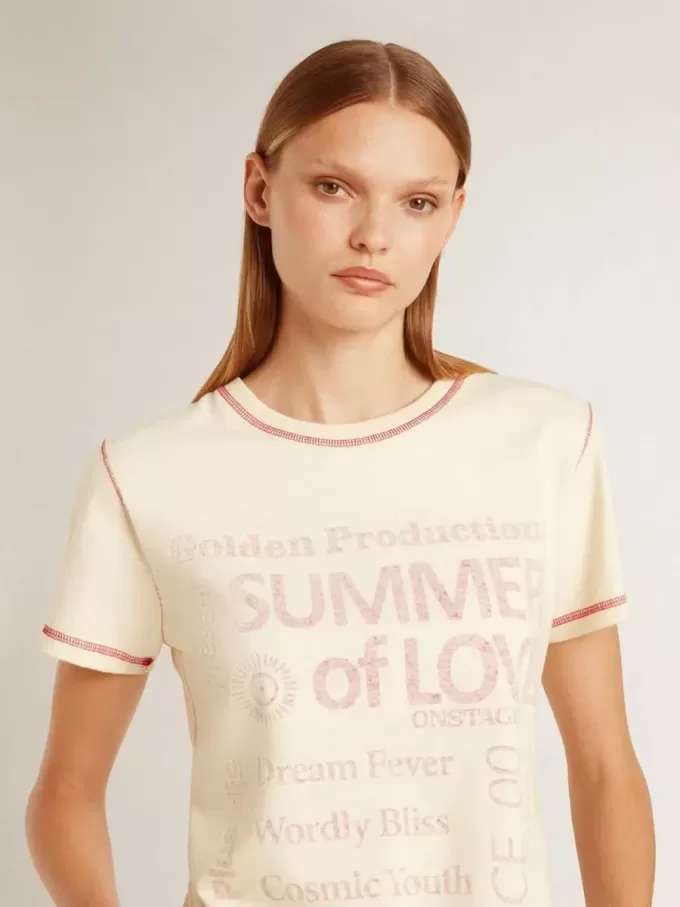 Tricou crem pentru femei cu accente roșii estompate Tricou crem pentru femei cu accente roșii estompate