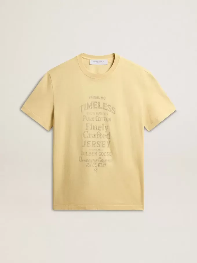 Tricou din bumbac pentru bărbați, de culoare galben pal, cu inscripție decolorată Tricou din bumbac pentru bărbați, de culoare galben pal, cu inscripție decolorată
