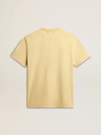 Tricou din bumbac pentru bărbați, de culoare galben pal, cu inscripție decolorată