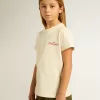 Tricou din bumbac pentru fete, de culoare albă uzată, cu broderie roșie pe piept Tricou din bumbac pentru fete, de culoare albă uzată, cu broderie roșie pe piept