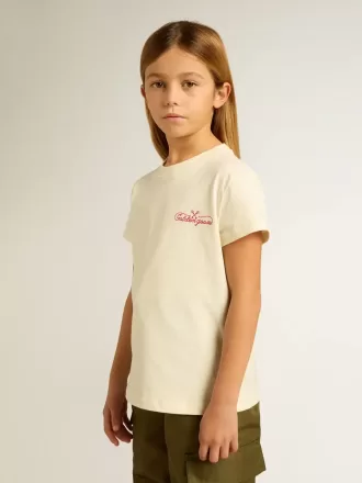 Tricou din bumbac pentru fete, de culoare albă uzată, cu broderie roșie pe piept