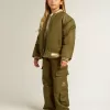 Tricou din bumbac pentru fete, de culoare albă uzată, cu broderie roșie pe piept Tricou din bumbac pentru fete, de culoare albă uzată, cu broderie roșie pe piept