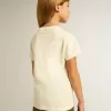 Tricou din bumbac pentru fete, de culoare albă uzată, cu broderie roșie pe piept Tricou din bumbac pentru fete, de culoare albă uzată, cu broderie roșie pe piept