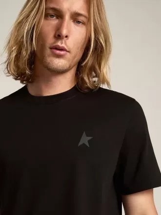 Tricou din colecția Black Star cu stea ton pe ton pe partea din față