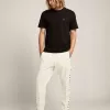 Tricou din colecția Black Star cu stea ton pe ton pe partea din față Tricou din colecția Black Star cu stea ton pe ton pe partea din față