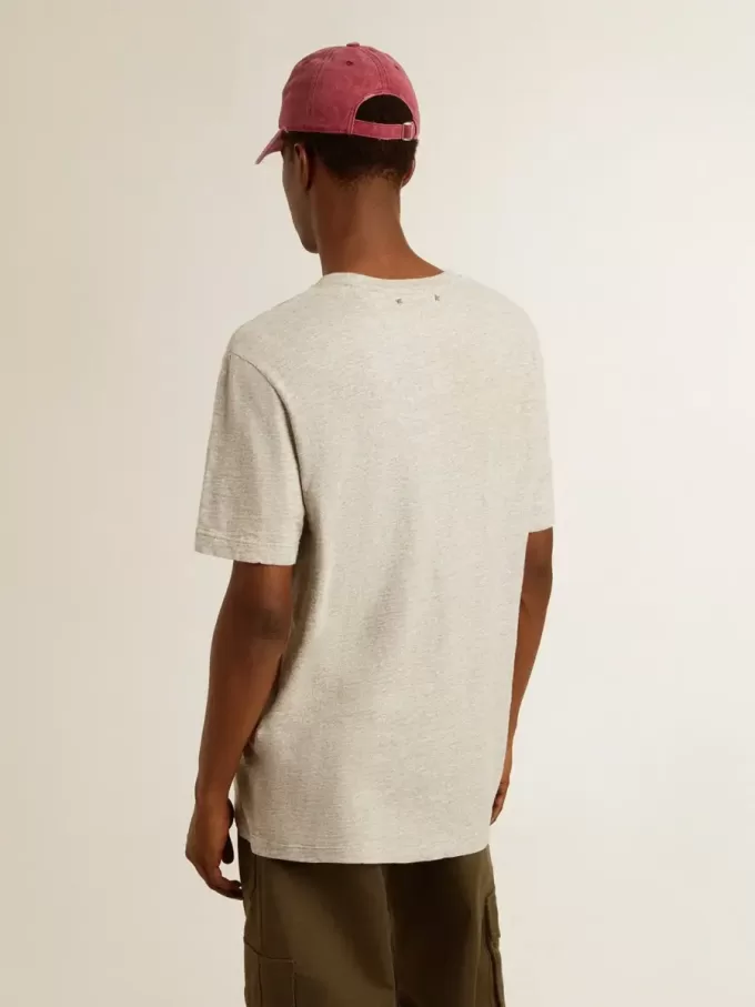 Tricou gri din bumbac pentru bărbați, cu imprimeu vintage pe partea din față Tricou gri din bumbac pentru bărbați, cu imprimeu vintage pe partea din față