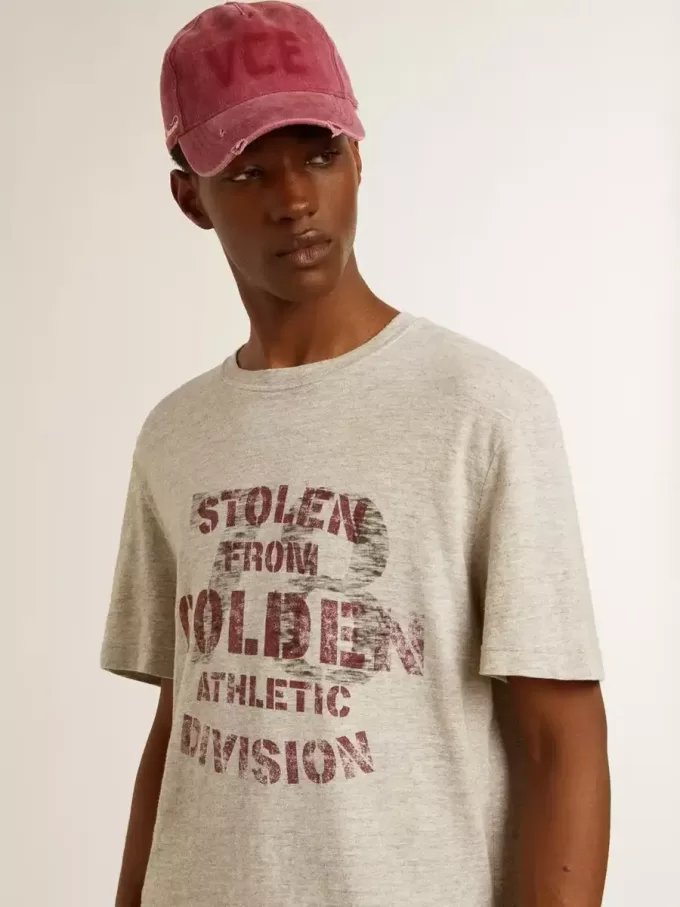 Tricou gri din bumbac pentru bărbați, cu imprimeu vintage pe partea din față Tricou gri din bumbac pentru bărbați, cu imprimeu vintage pe partea din față
