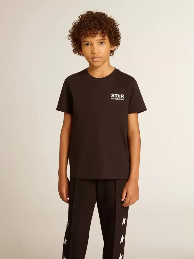 Tricou negru cu logo alb contrastant pe față și stea maxi pe spate Tricou negru cu logo alb contrastant pe față și stea maxi pe spate