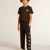 Tricou negru cu logo alb contrastant pe față și stea maxi pe spate Tricou negru cu logo alb contrastant pe față și stea maxi pe spate