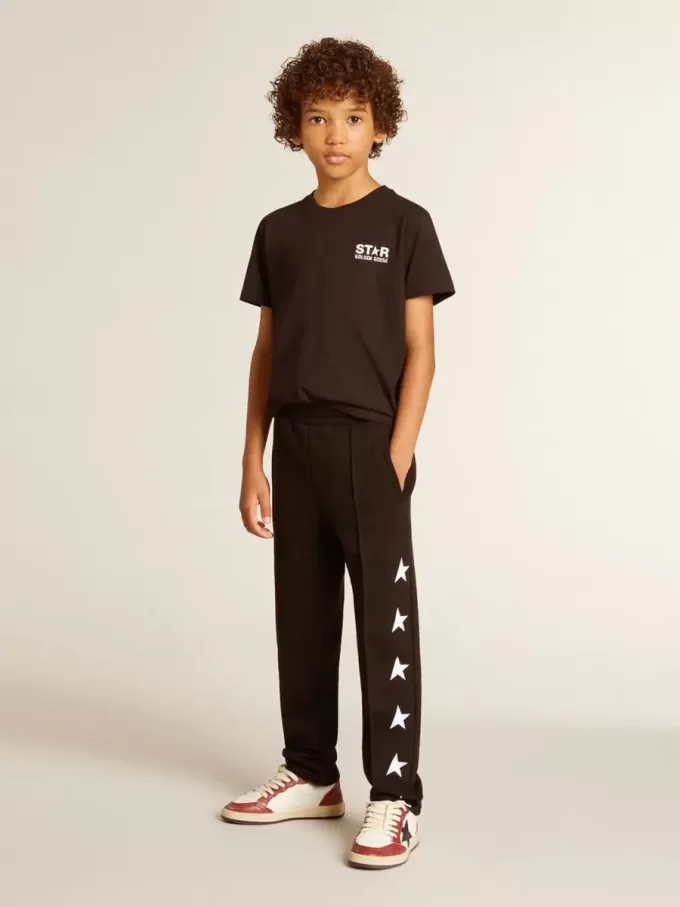 Tricou negru cu logo alb contrastant pe față și stea maxi pe spate Tricou negru cu logo alb contrastant pe față și stea maxi pe spate