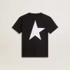 Tricou negru cu logo alb contrastant pe față și stea maxi pe spate Tricou negru cu logo alb contrastant pe față și stea maxi pe spate