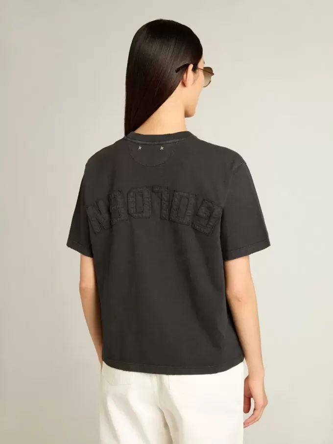 Tricou negru spălat, cu logo inversat pe spate – Jersey Capsule Tricou negru spălat, cu logo inversat pe spate – Jersey Capsule