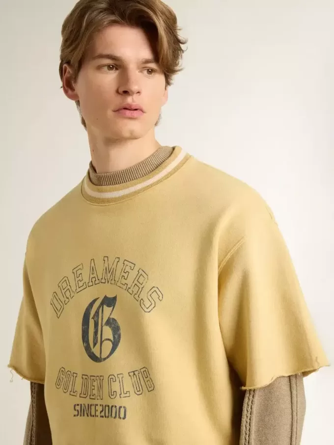 Tricou oversized din bumbac galben pentru bărbați, cu imprimeu albastru Tricou oversized din bumbac galben pentru bărbați, cu imprimeu albastru