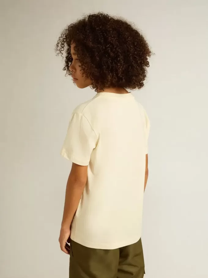 Tricou pentru băieți, de culoare albă uzată, cu inscripții multicolore