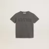 Tricou pentru băieți, de culoare gri, cu finisaj uzat Tricou pentru băieți, de culoare gri, cu finisaj uzat