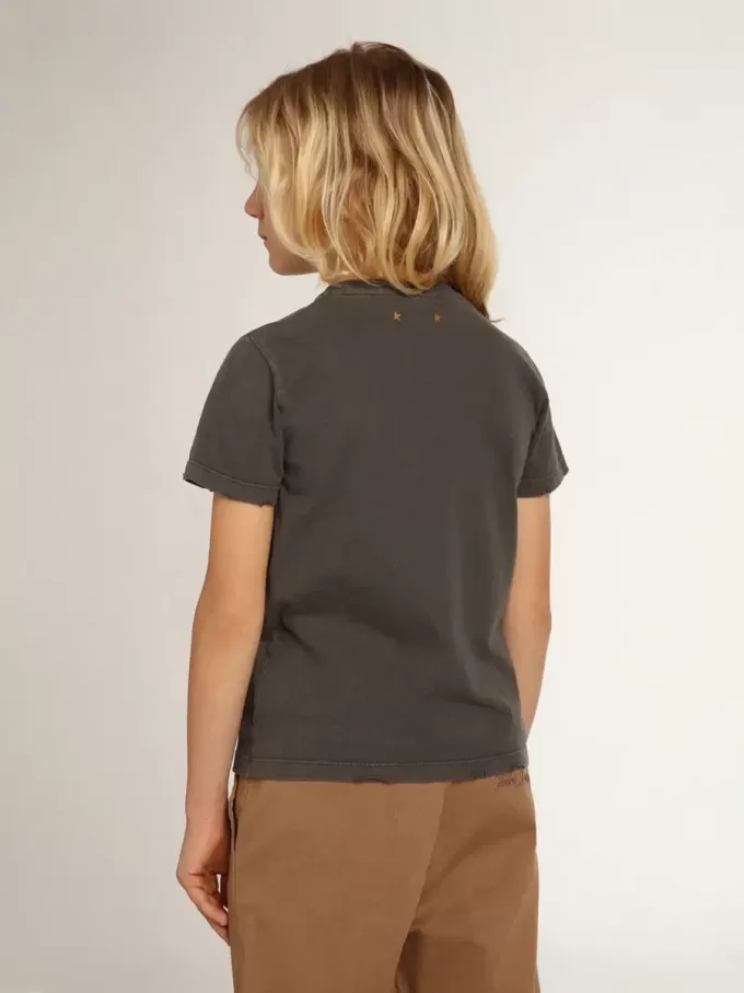 Tricou pentru băieți, de culoare gri, cu finisaj uzat Tricou pentru băieți, de culoare gri, cu finisaj uzat