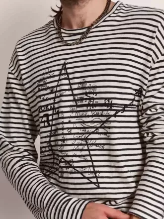 Tricou pentru bărbați cu dungi albe și albastre și broderie pe partea din față