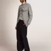 Tricou pentru bărbați cu dungi albe și albastre și broderie pe partea din față Tricou pentru bărbați cu dungi albe și albastre și broderie pe partea din față