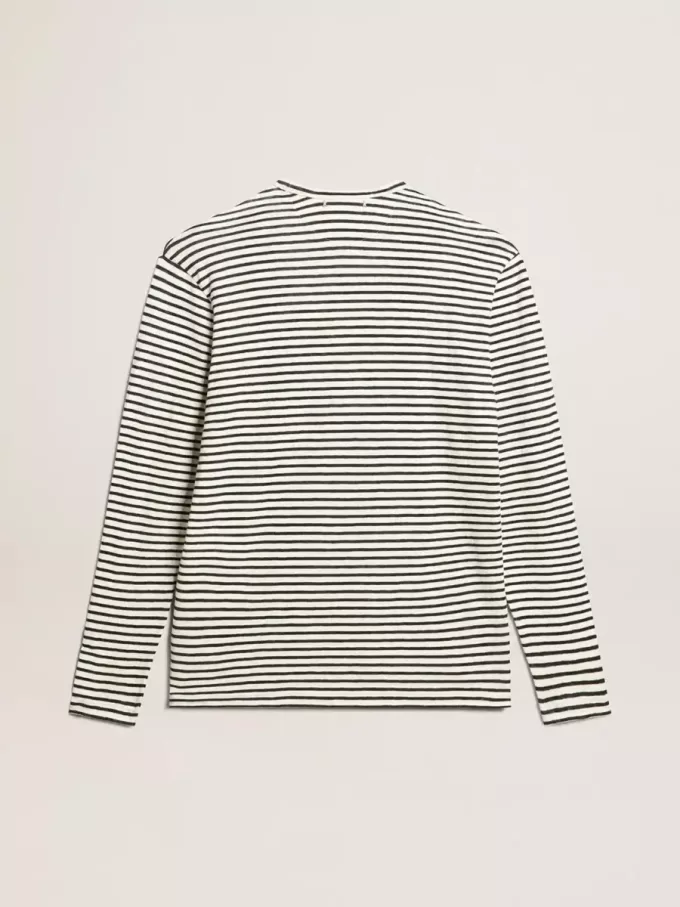 Tricou pentru bărbați cu dungi albe și albastre și broderie pe partea din față Tricou pentru bărbați cu dungi albe și albastre și broderie pe partea din față