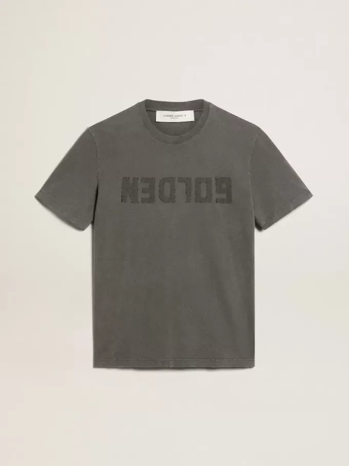 Tricou pentru bărbați, de culoare gri antracit, cu finisaj uzat Tricou pentru bărbați, de culoare gri antracit, cu finisaj uzat