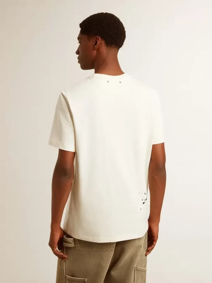 Tricou pentru bărbați din bumbac alb învechit, cu imprimeu și broderie Tricou pentru bărbați din bumbac alb învechit, cu imprimeu și broderie
