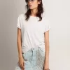Tricou pentru femei, croi normal, aspect uzat, culoare albă Tricou pentru femei, croi normal, aspect uzat, culoare albă