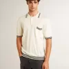 Tricou polo pentru bărbați, de culoare albă uzată, cu nervuri albastre Tricou polo pentru bărbați, de culoare albă uzată, cu nervuri albastre